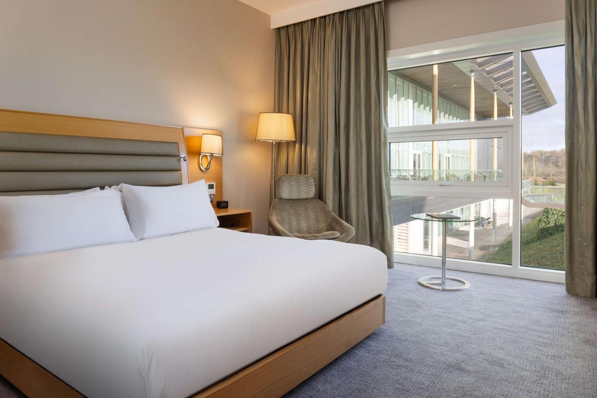 Hilton At St George'S Park Hotel Burton-upon-Trent Eksteriør billede