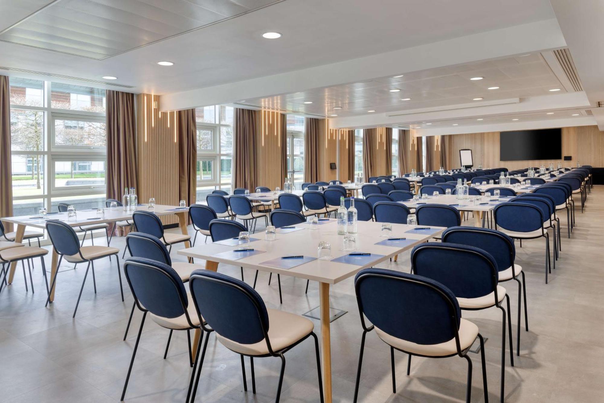 Hilton At St George'S Park Hotel Burton-upon-Trent Eksteriør billede