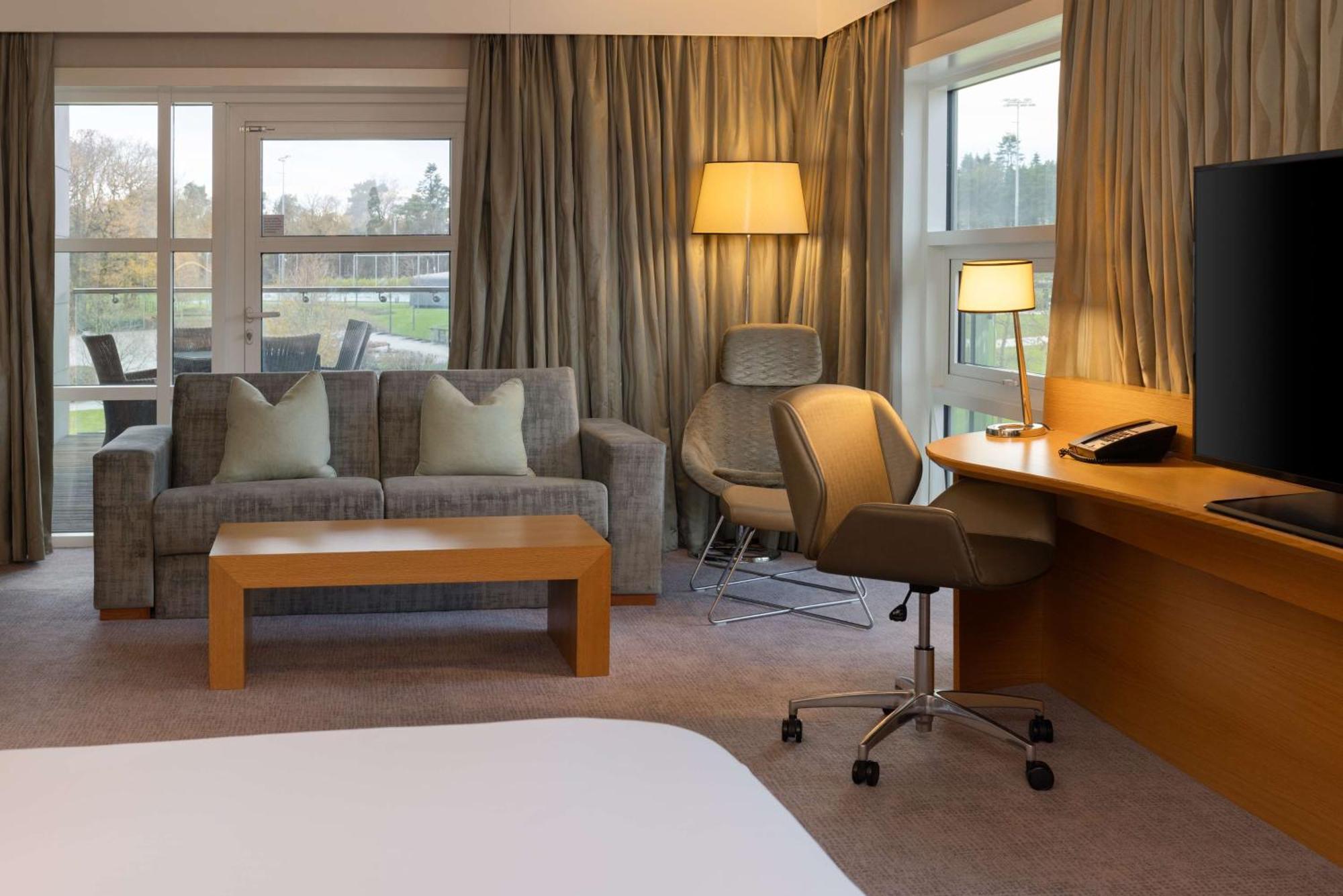 Hilton At St George'S Park Hotel Burton-upon-Trent Eksteriør billede