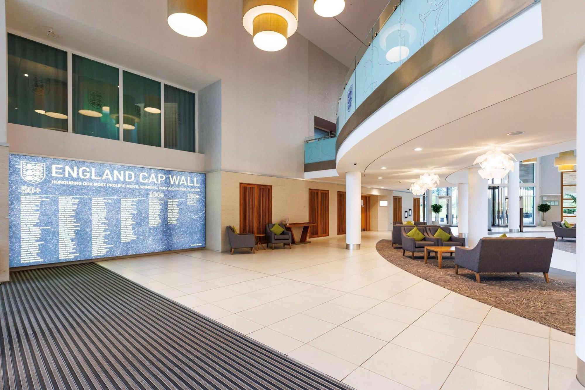 Hilton At St George'S Park Hotel Burton-upon-Trent Eksteriør billede