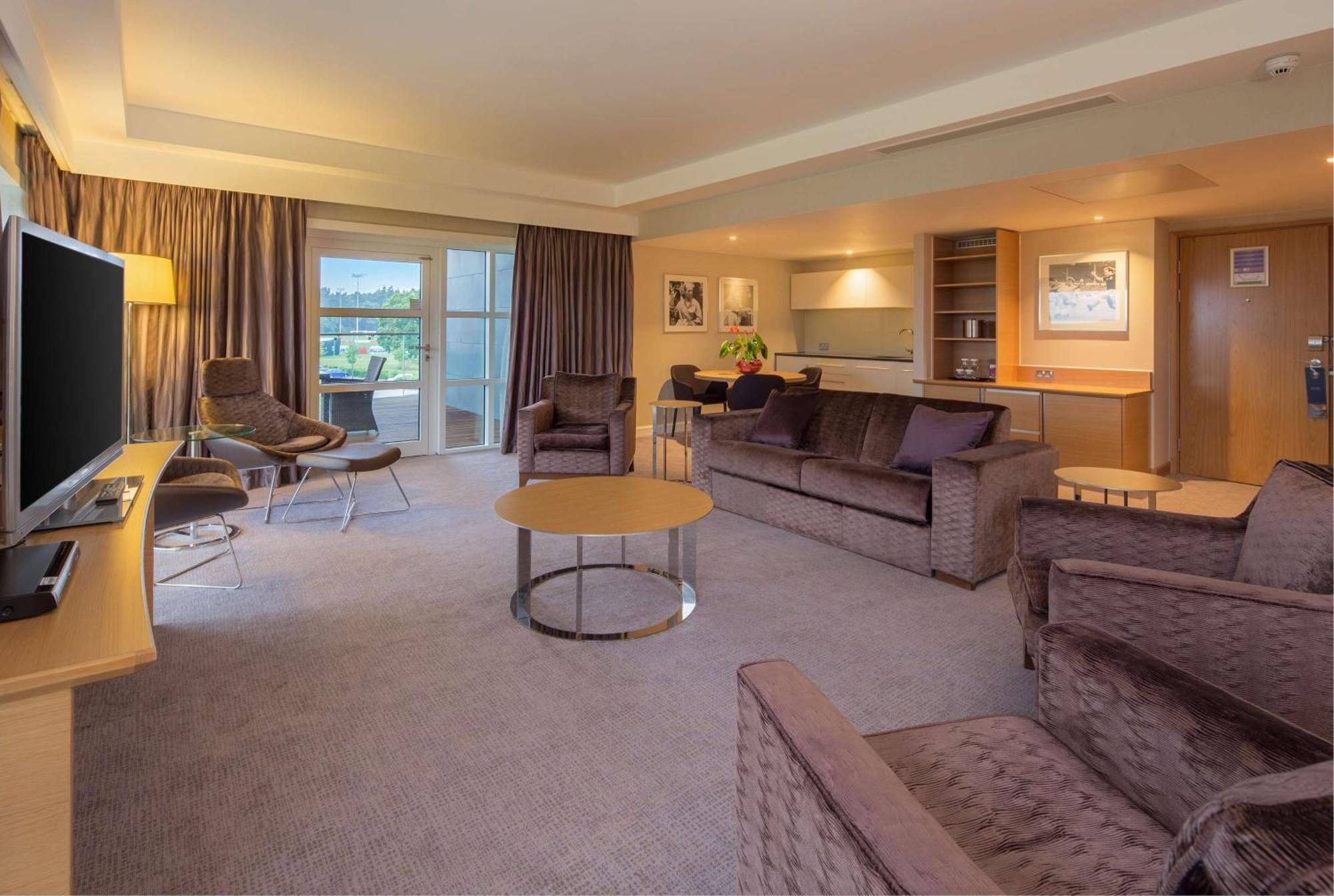 Hilton At St George'S Park Hotel Burton-upon-Trent Eksteriør billede