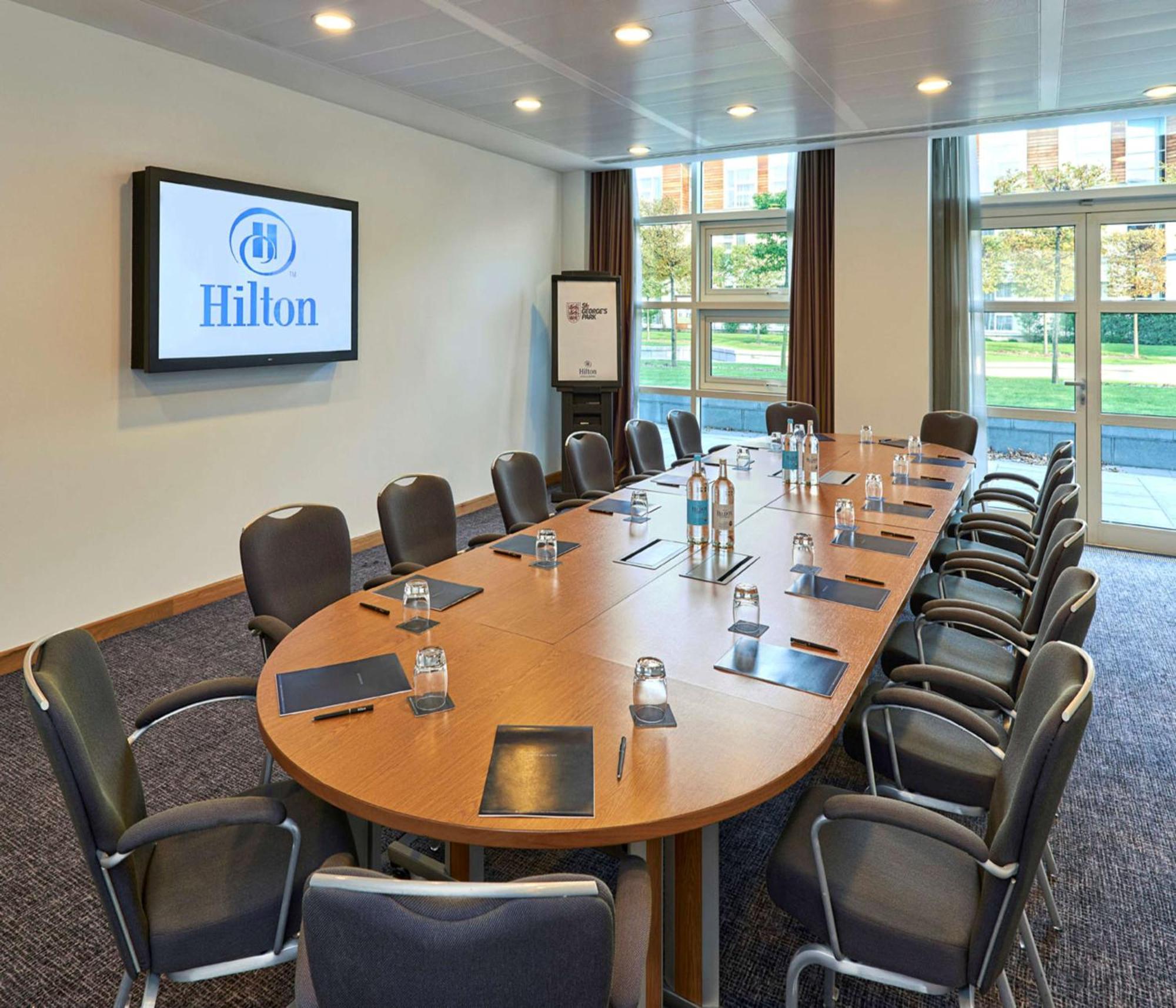 Hilton At St George'S Park Hotel Burton-upon-Trent Eksteriør billede