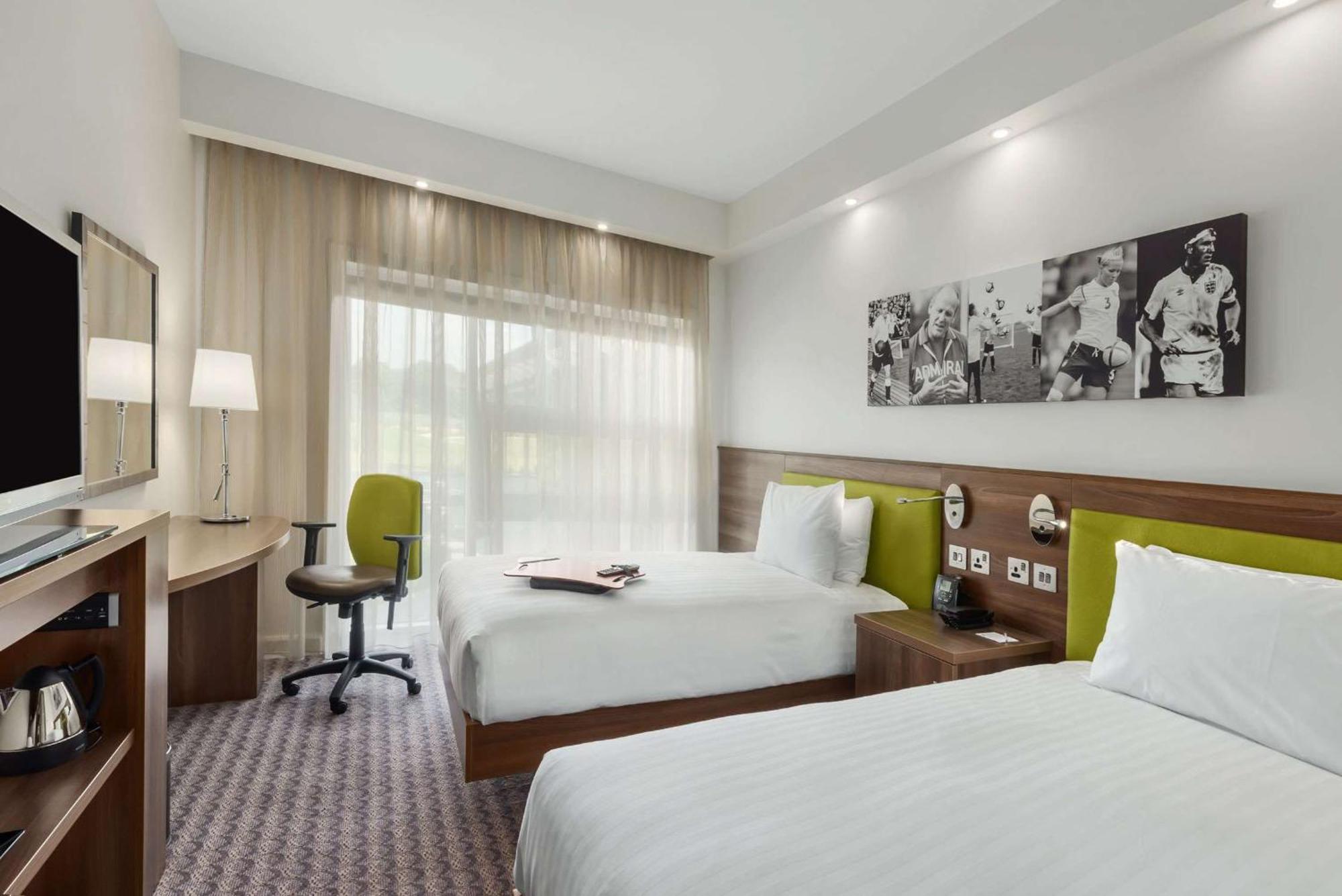 Hilton At St George'S Park Hotel Burton-upon-Trent Eksteriør billede