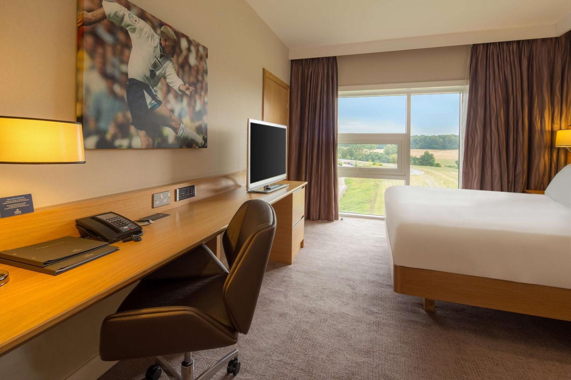 Hilton At St George'S Park Hotel Burton-upon-Trent Eksteriør billede