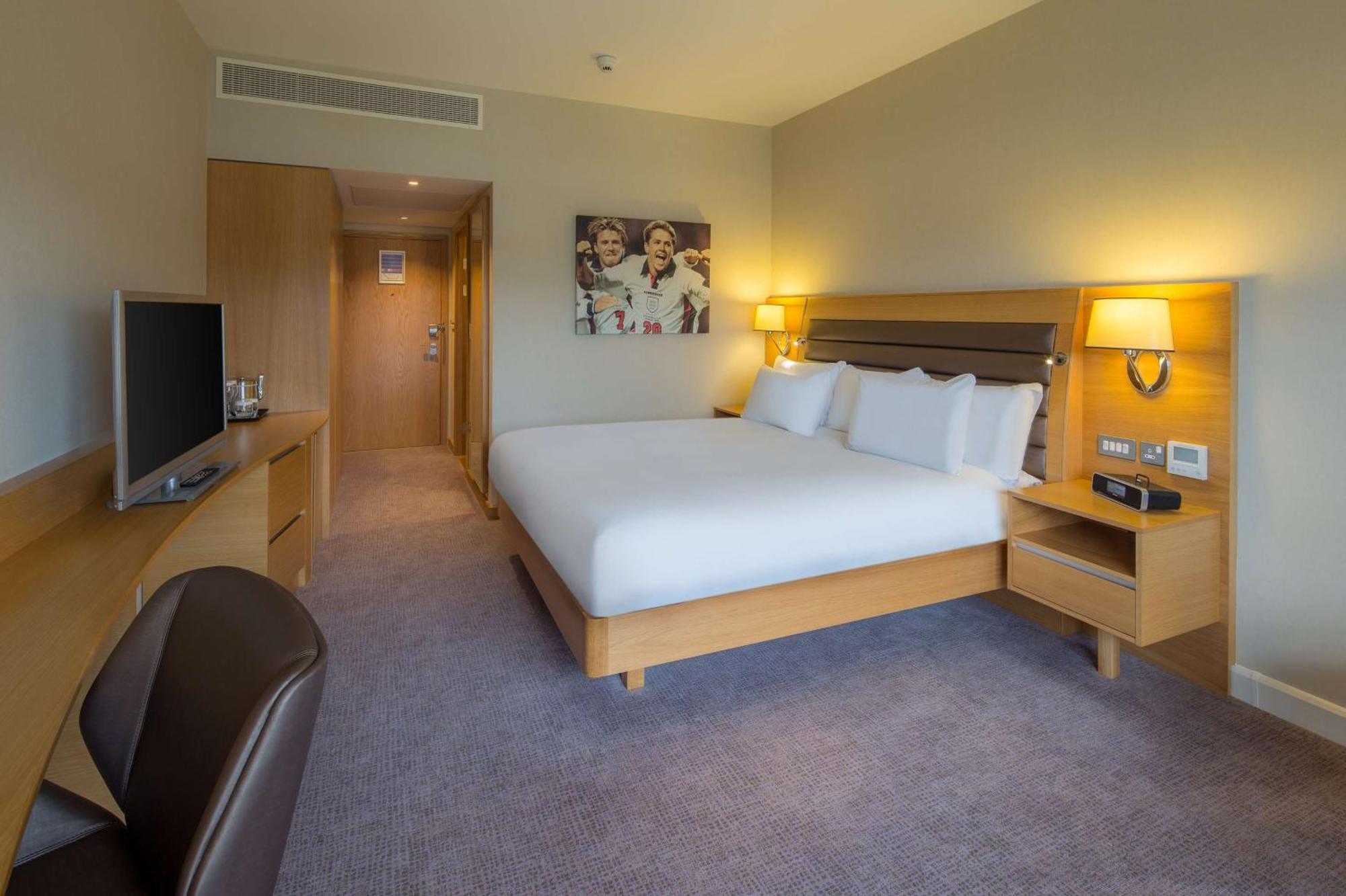 Hilton At St George'S Park Hotel Burton-upon-Trent Eksteriør billede