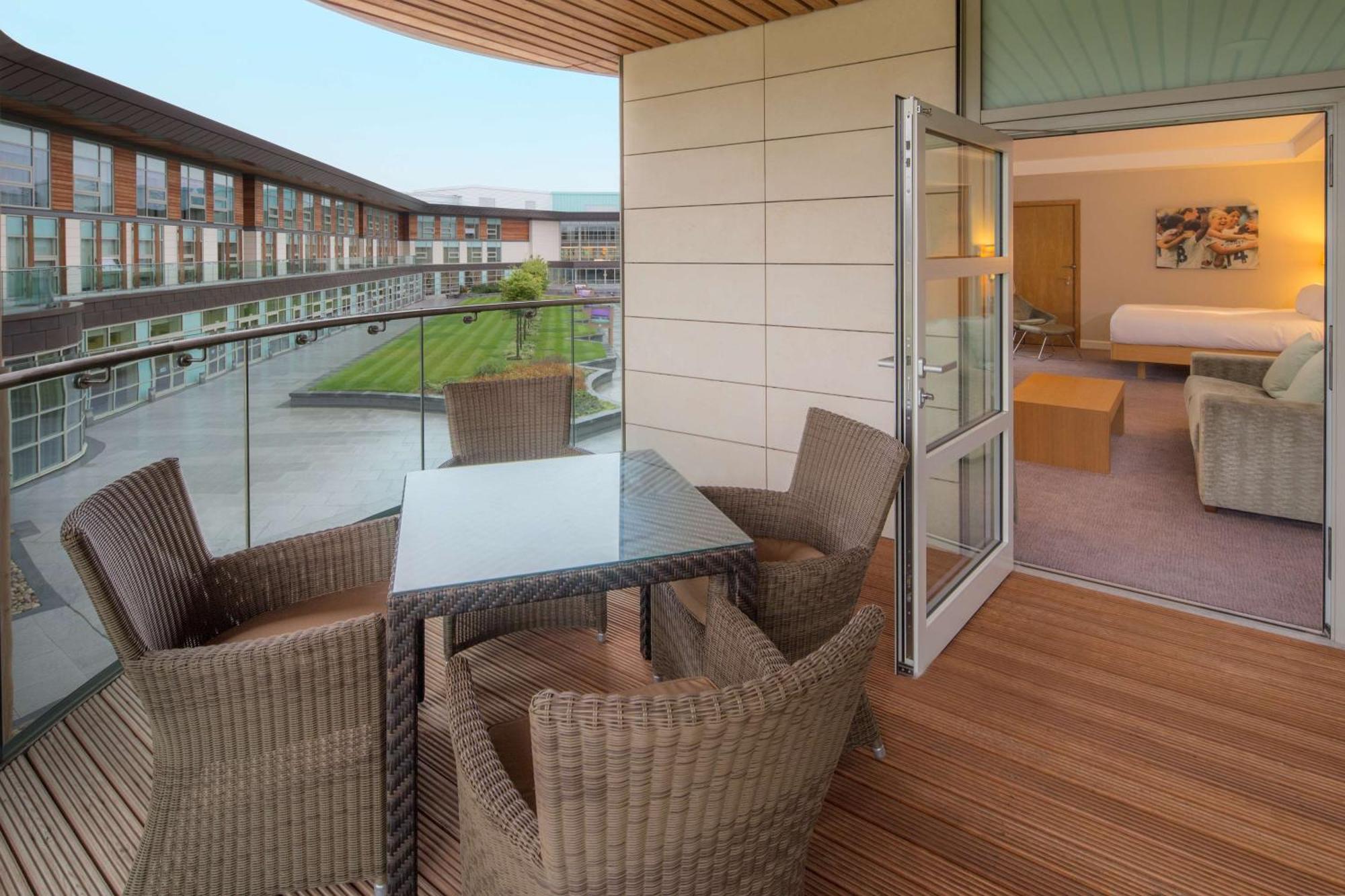 Hilton At St George'S Park Hotel Burton-upon-Trent Eksteriør billede