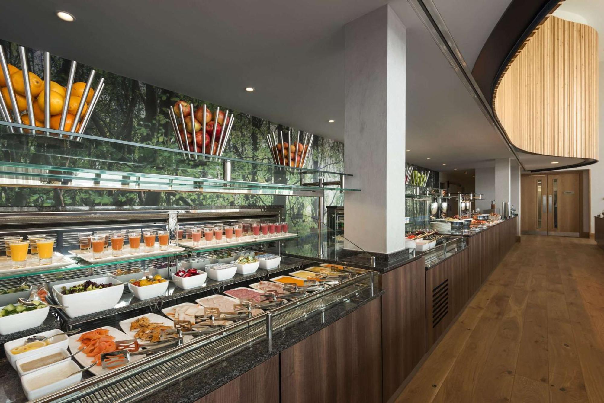 Hilton At St George'S Park Hotel Burton-upon-Trent Restaurant billede