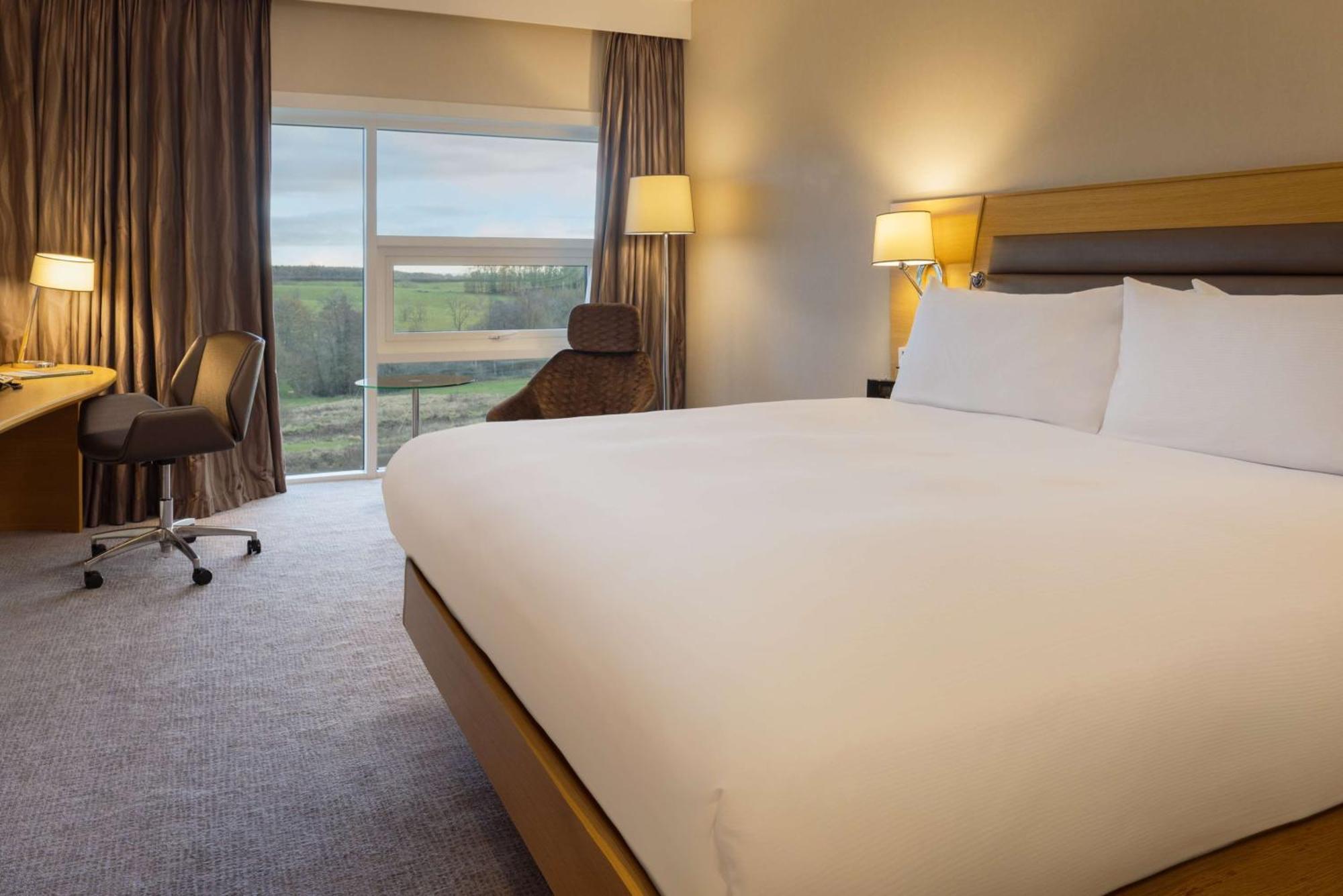 Hilton At St George'S Park Hotel Burton-upon-Trent Eksteriør billede